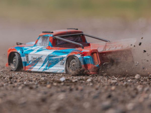 1/8 INFRACTION MEGA Resto-Mod Truck with Batt/Chg Red/Blue - Image 3